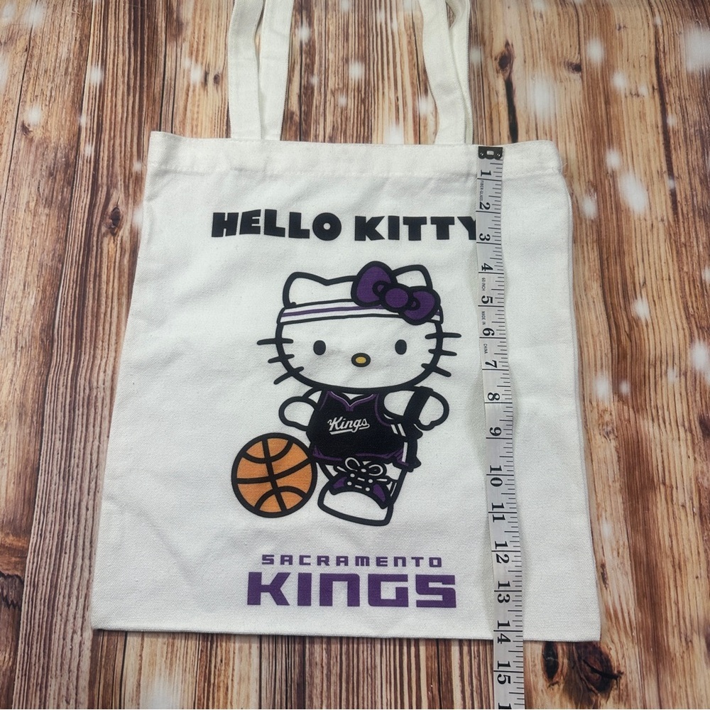 Hello Kitty Sacramento Kings Canvas
Tote bag - Picture 7 of 12